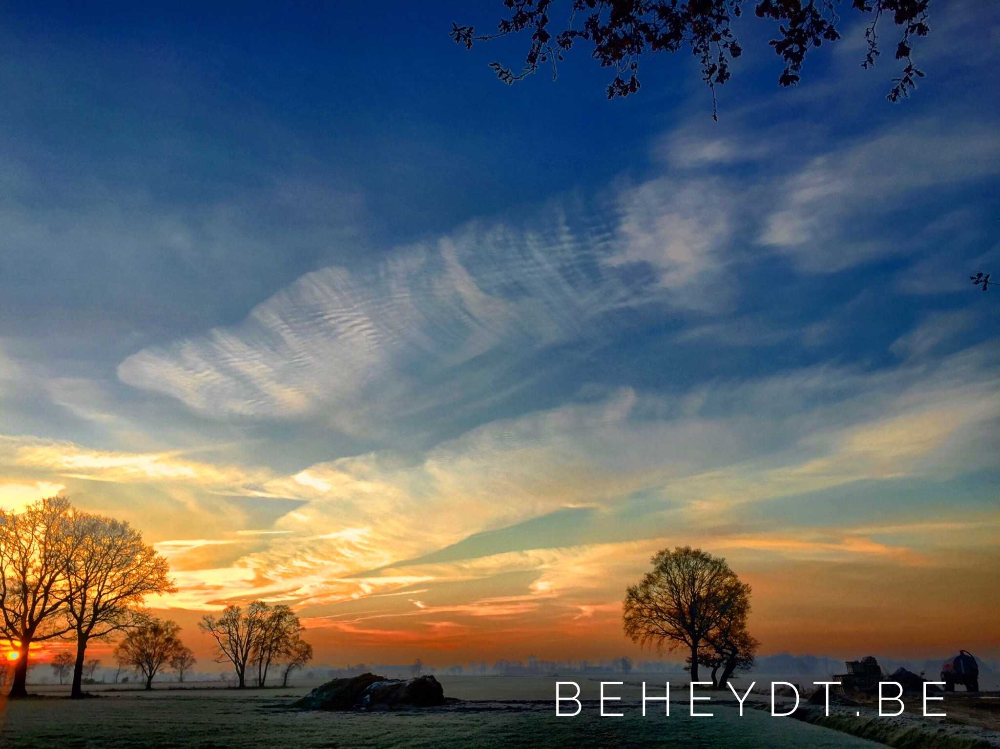 Dramatic sunrise over the countrysideDramatic sunrise over the countryside - Bjorn Beheydt