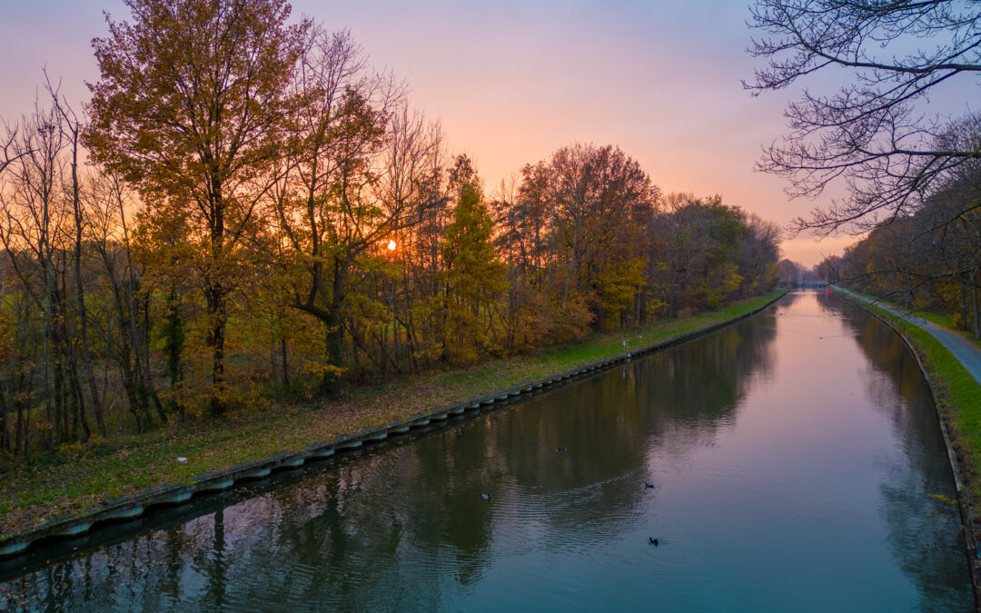 An Autumn Sunset: Capturing the Beauty of the Canal and Fields